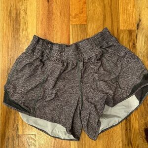 Lululemon hotty hot low rise short 4’’ size 8